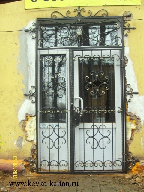 Кованная решетка на дверь
